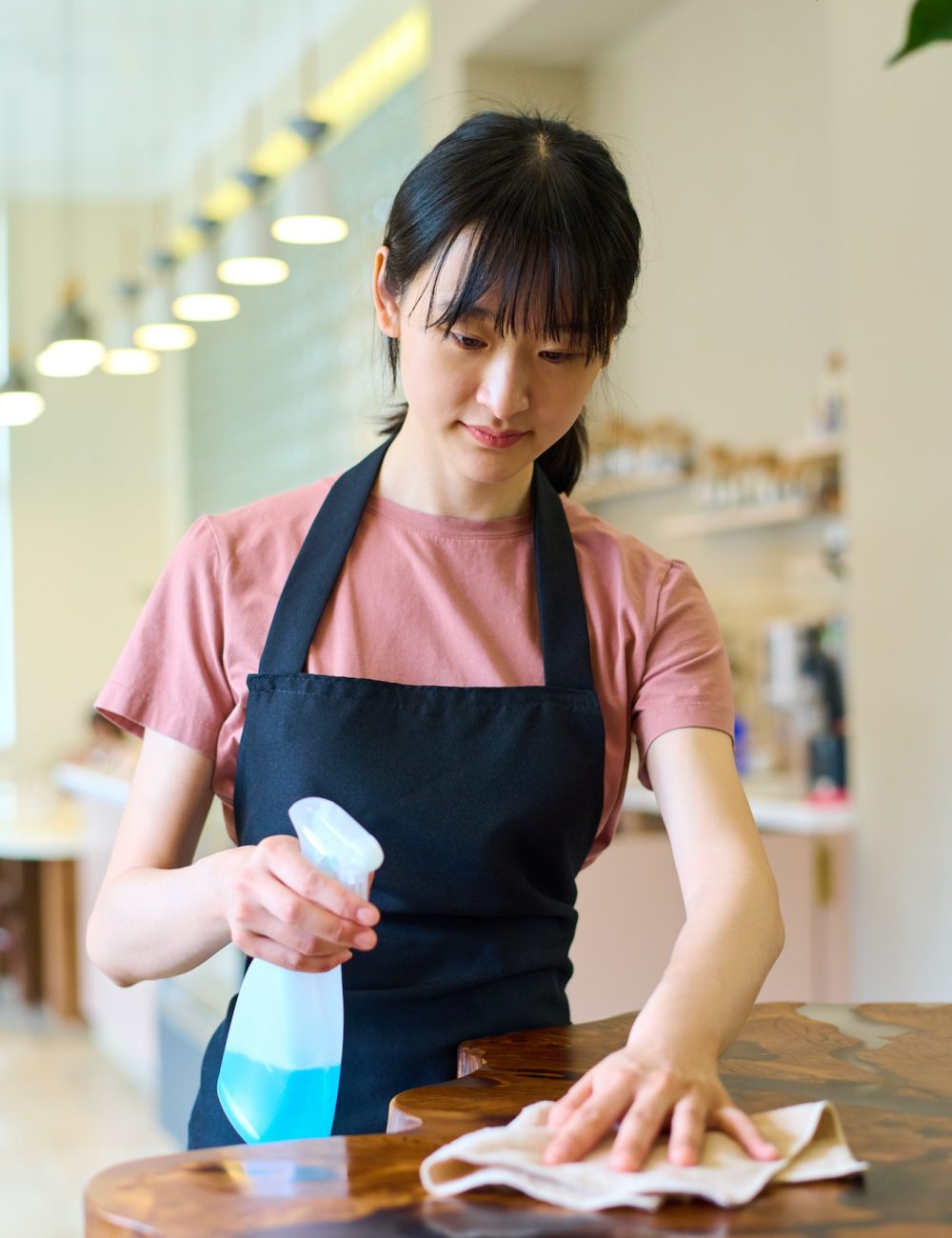 waitress-cleaning-table-after-guest.jpg